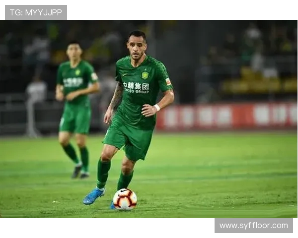 国安与上港激战正酣精彩对决全程直播不容错过