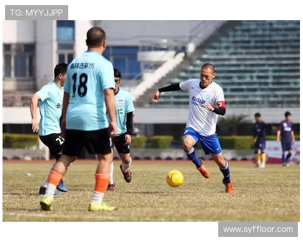 巴赛队与香港队激战正酣展现足球魅力与团队精神的精彩对决